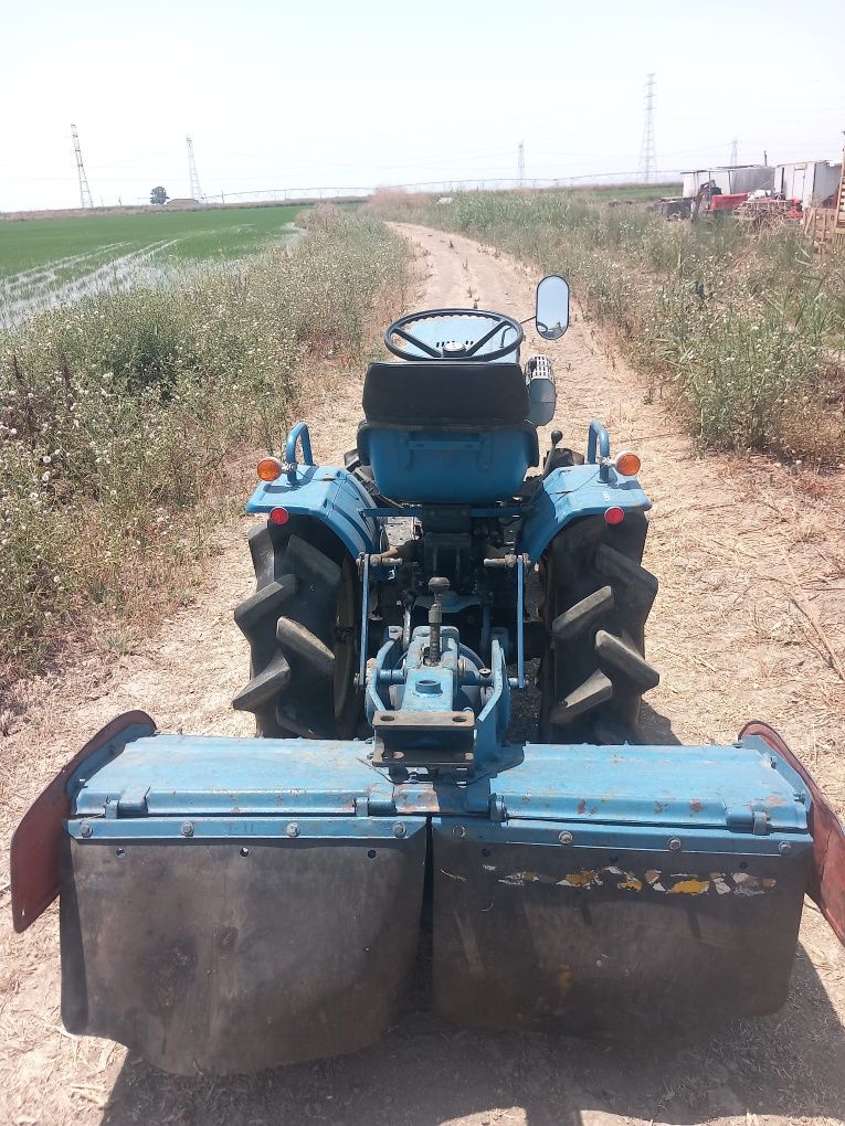 Tratror iseki  tx 1300 com tracção as quatro rodas