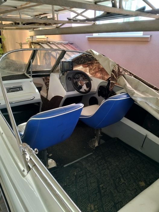 Прогулочний катер Волна 490