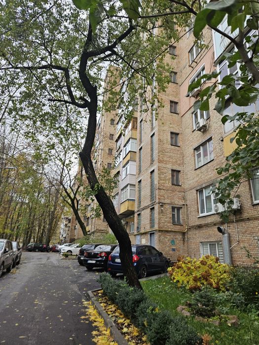 Продаж  2-3 кімнатна квартира вул.Алмазова,14 82м метро Печерська