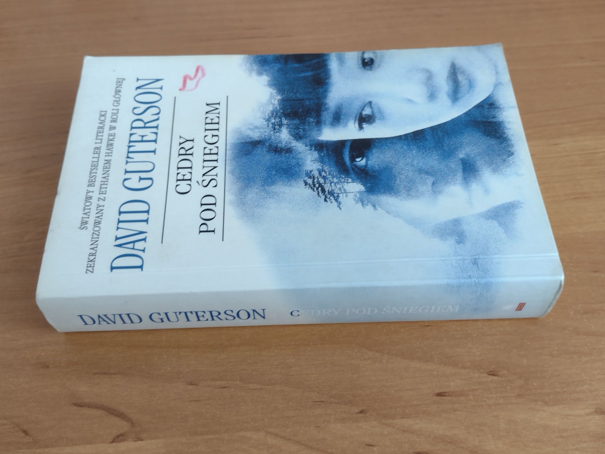 Książka "Cedry pod śniegiem" David Guterson