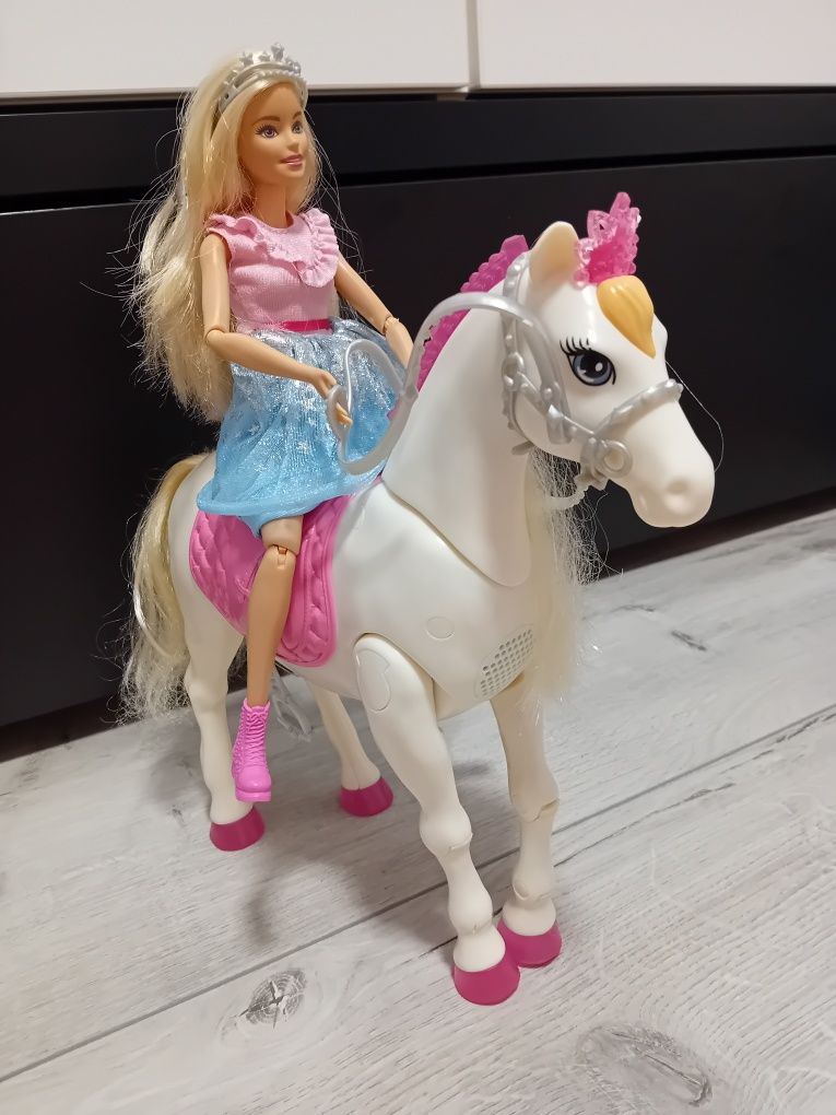 Lalka Barbie Księżniczka z Interaktywnym koniem