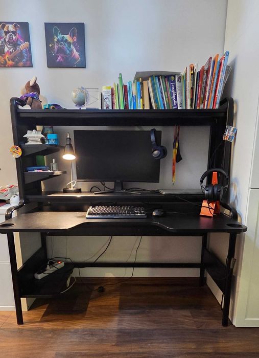 Biurko gamingowe FREDDE (IKEA, czarne)