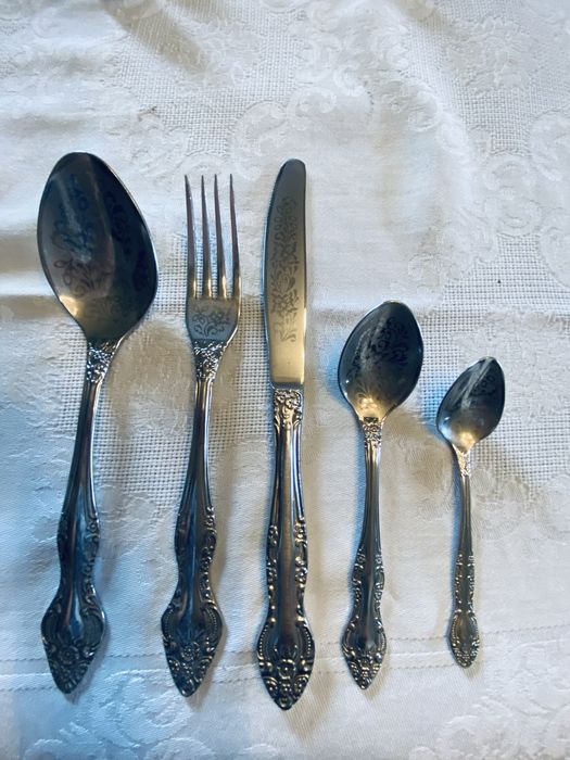 Faqueiro metálico antigo 12 pessoas