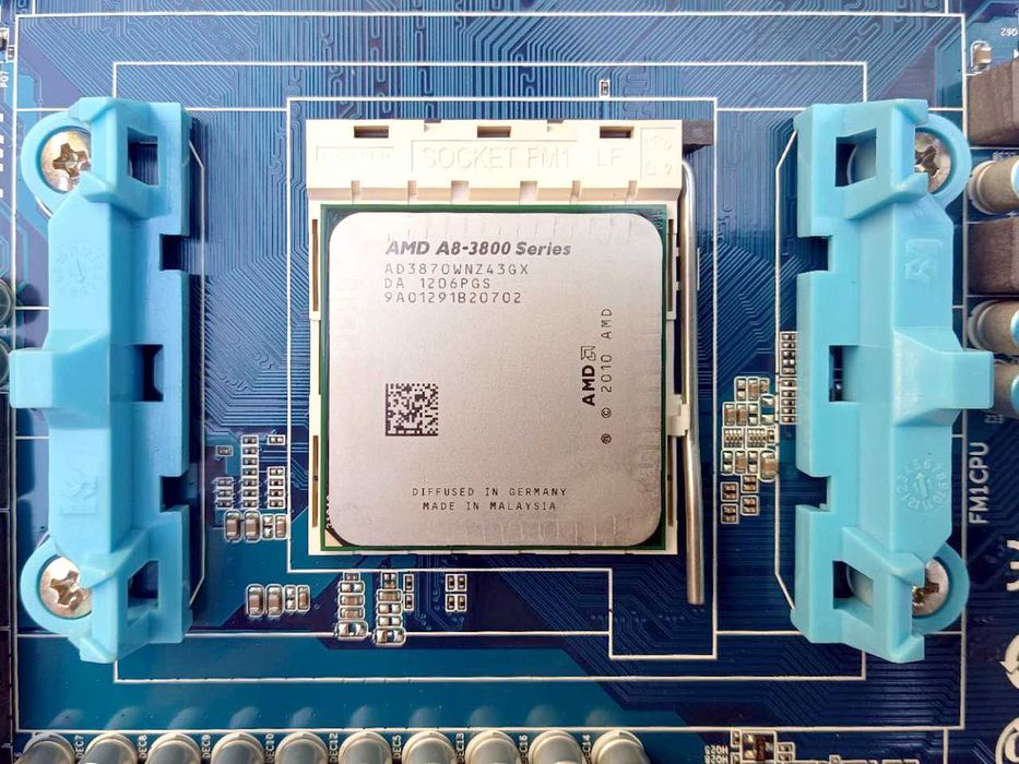 комплект FM1+ Gigabyte GA-A75-UD4H +A8-3870 4x4 HD6550 VGA DVI HDMI DP