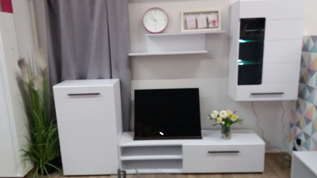 Белая Стенка в зал современная мебель полка подставка для телевизора