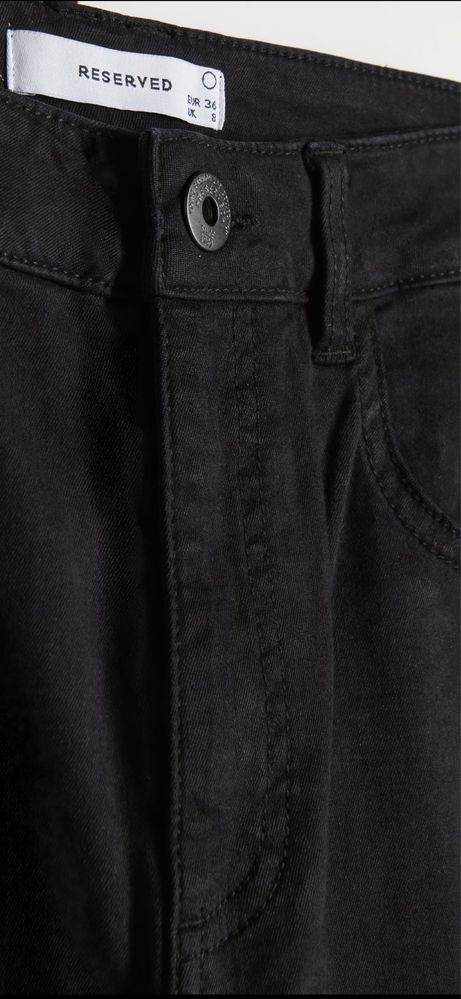 Reresved джинси слім в чорному кольорі