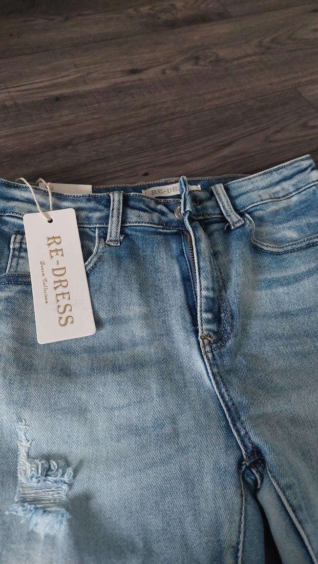Jeansy dziury przetarcia legginsy