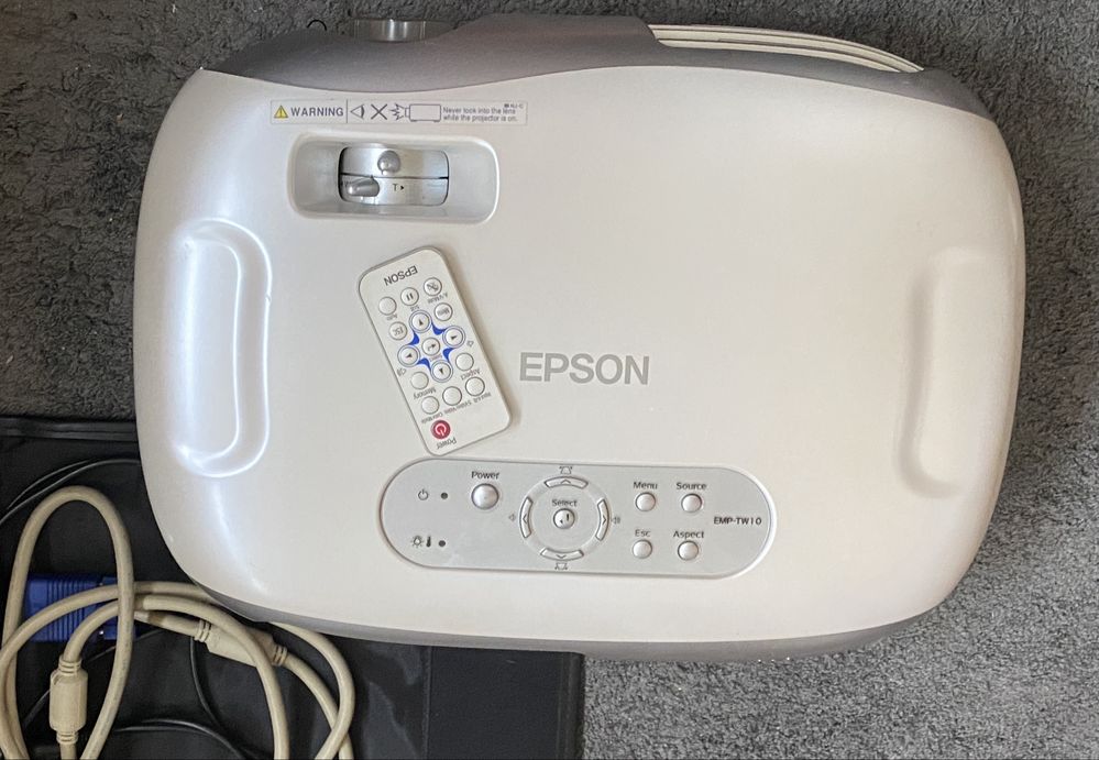 Кинотеатральный LCD-проектор EPSON EMP-TW10