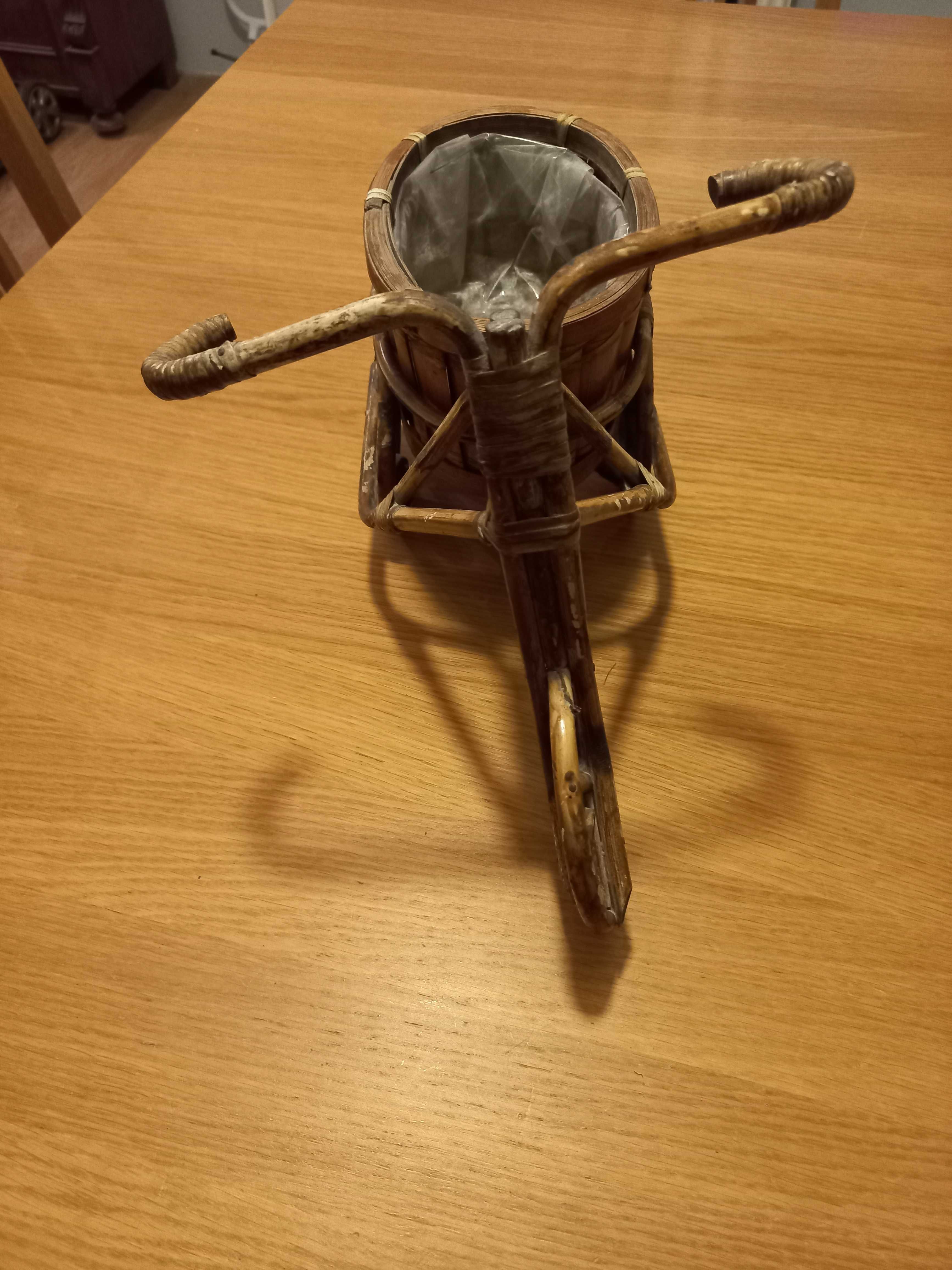 wiklinowa osłonka na doniczkę - rowerek