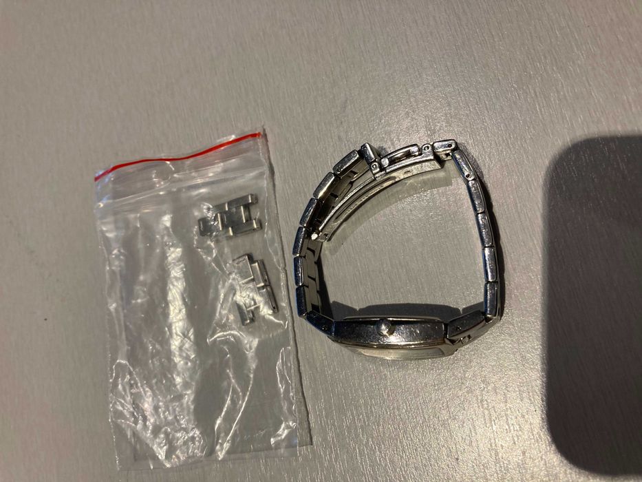 Damski zegarek Lorus, na bransolecie