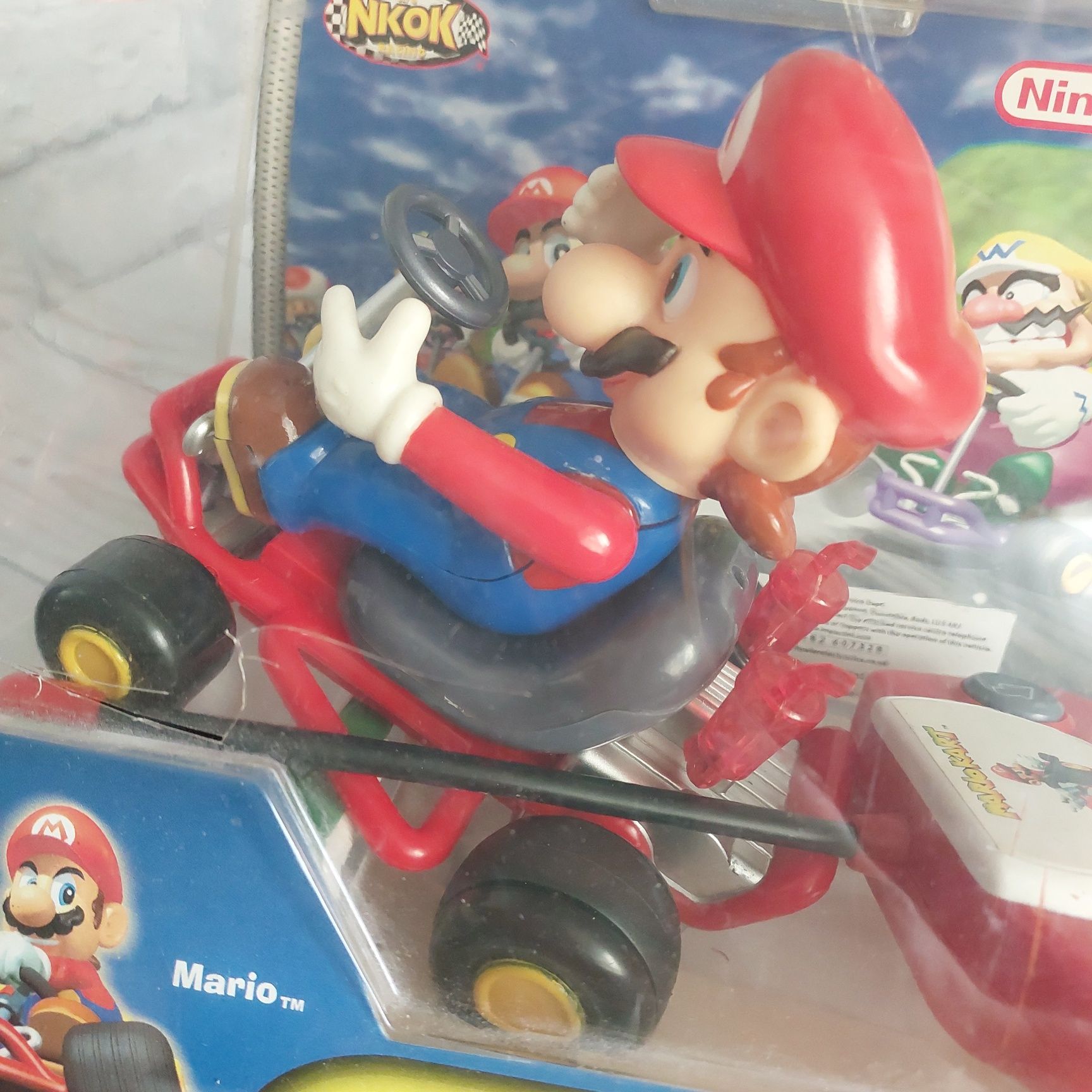 Вінтажна радіокерована іграшка Mario Kart з Маріо за кермом