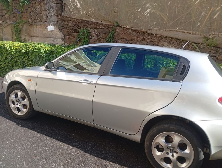 Alfa Romeo 147 em excelente estado geral, motor 1.6 de 120cv