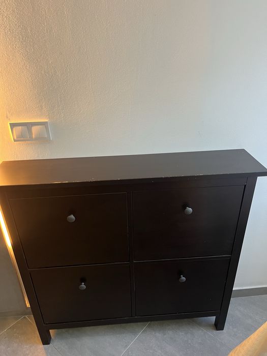 Sapateira de parede usada