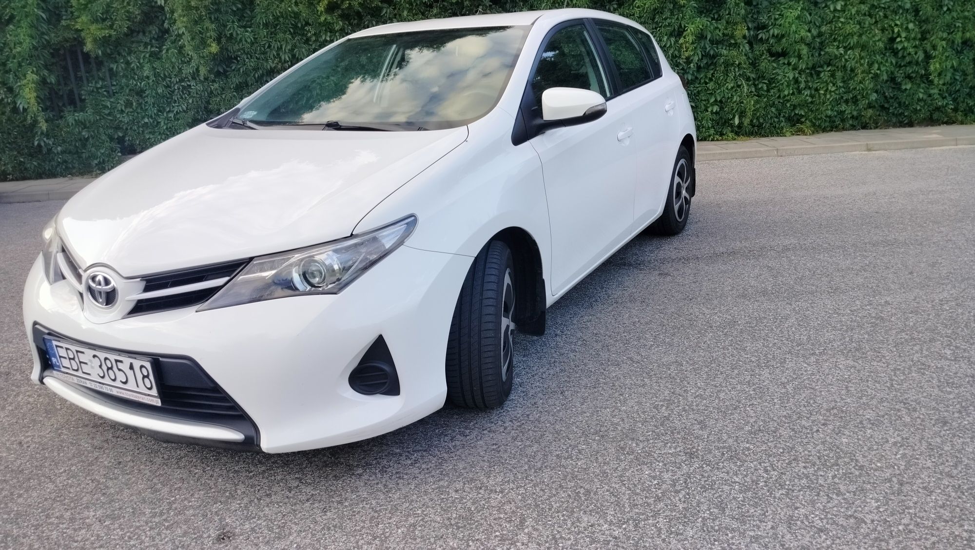 Toyota Auris, polski salon