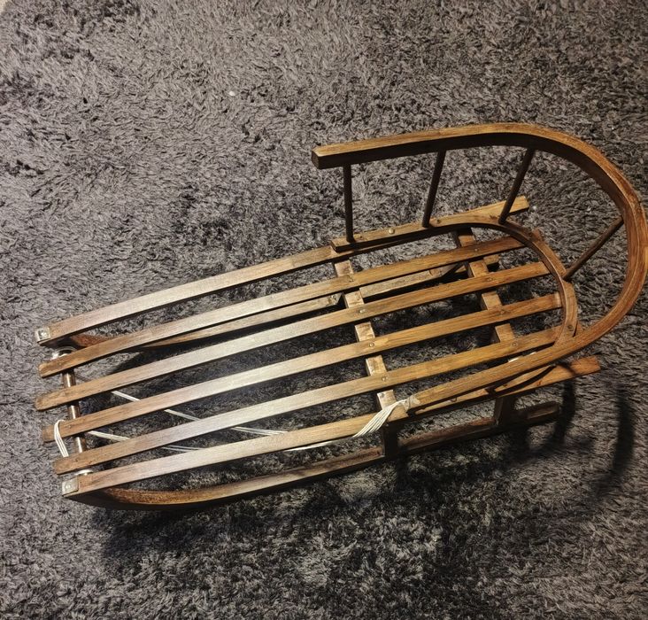 Sanki drewniane z oparciem