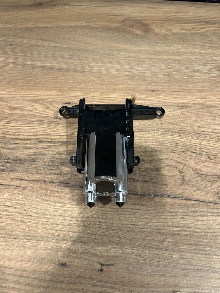 Delonghi Magnifica S wylewka kawy