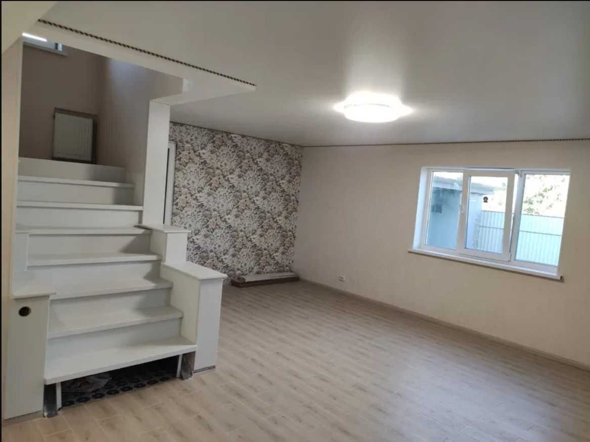 с.Гатне, продаж дуплексу 110 кв.м. , 3 сот ділянка,з ремонтом!