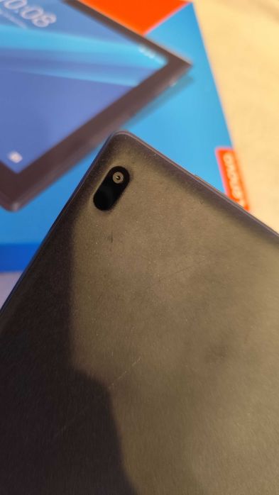 Tablet Lenovo Tab4 model TB-X304L , 10 cali  plus ładowarka