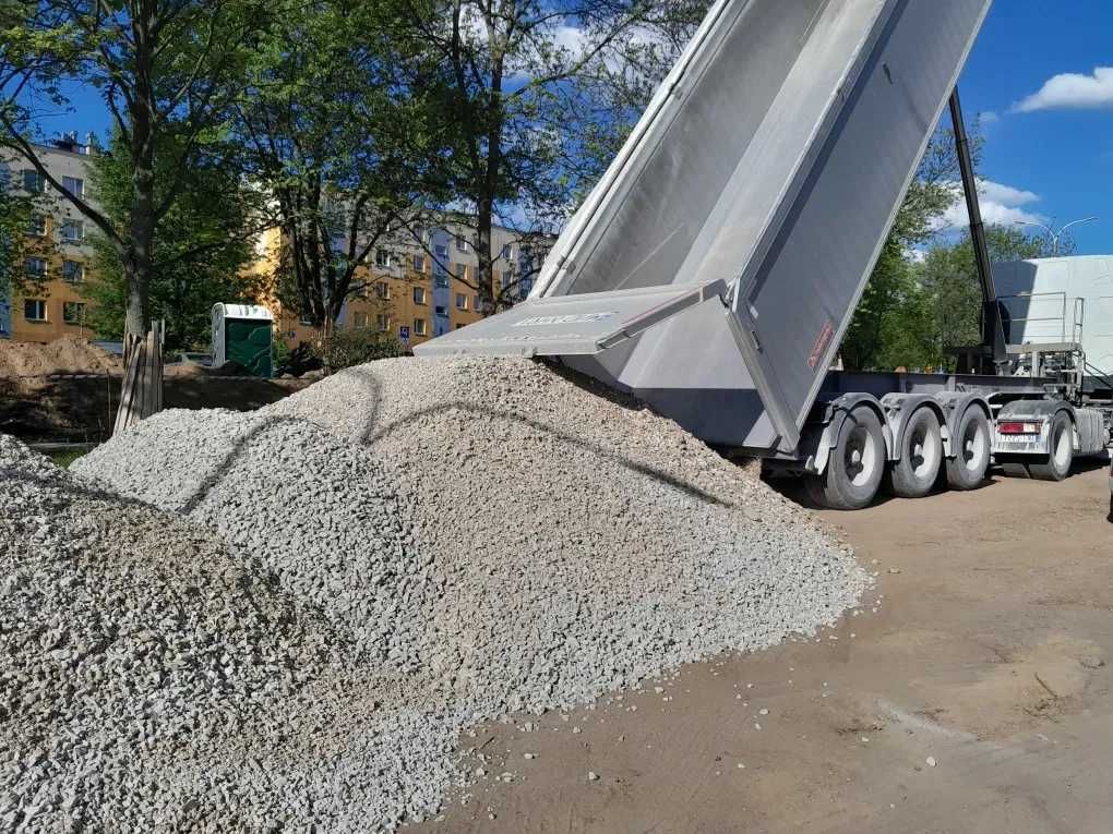 Ciągnik siodłowy wynajem transport kruszyw piasku materiałów sypkich