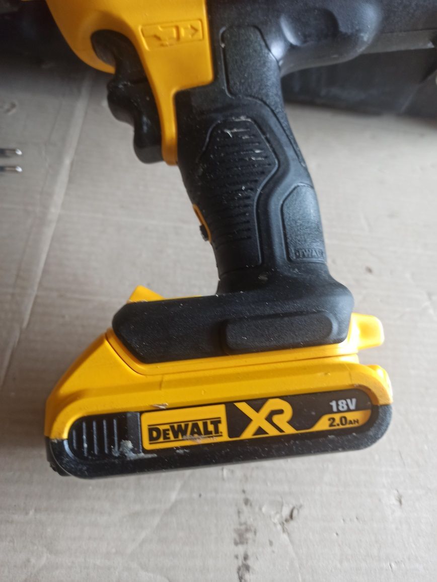 Silikoniarka DeWalt DCE580+ Bateria 2.0ah + ładowarka+ skrzynka