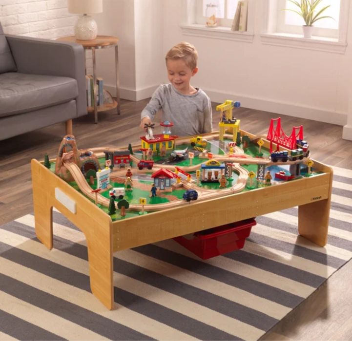Stolik do zabawy drewniany KidKraft