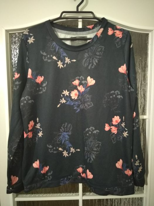 Bluza w kwiaty r. L granatowa z motywem kwiatowym