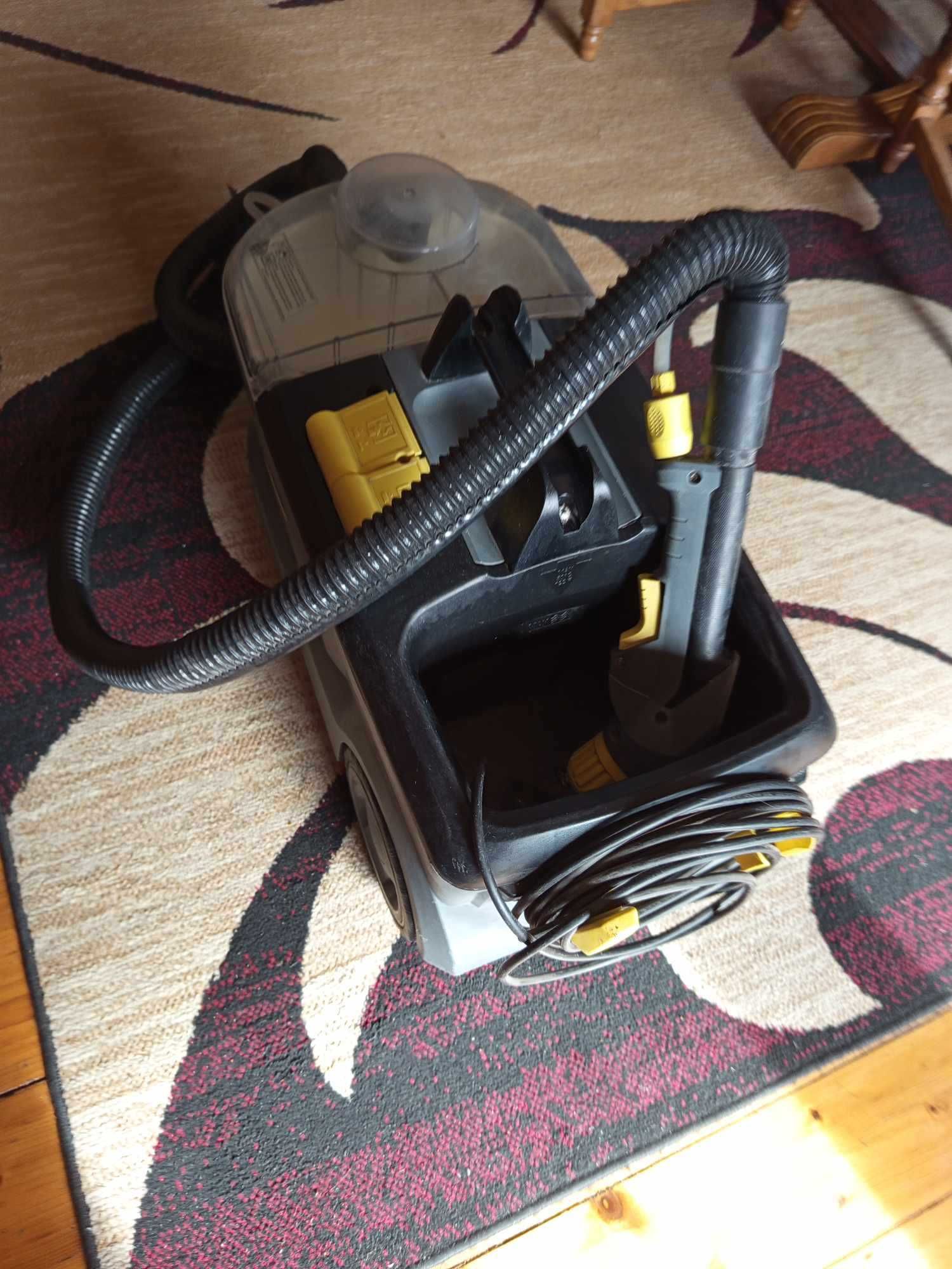 Karcher puzzi 10/1, odkurzacz piorący.