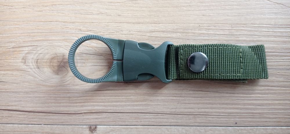 Turystyczny uchwyt na butelkę do plecaka i paska Molle