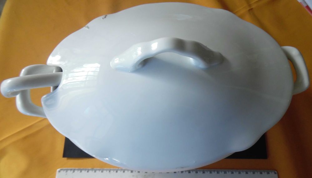 Vista Alegre Terrina com colher e tampa ano 1924/1947