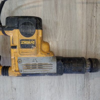 Młot Dewalt D25762