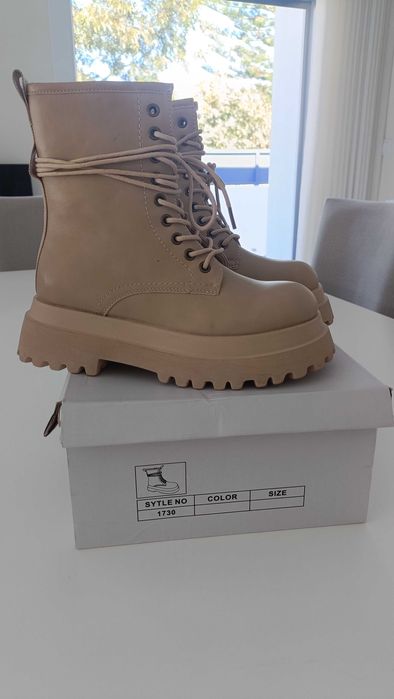 Bota Bege Tamanho 37