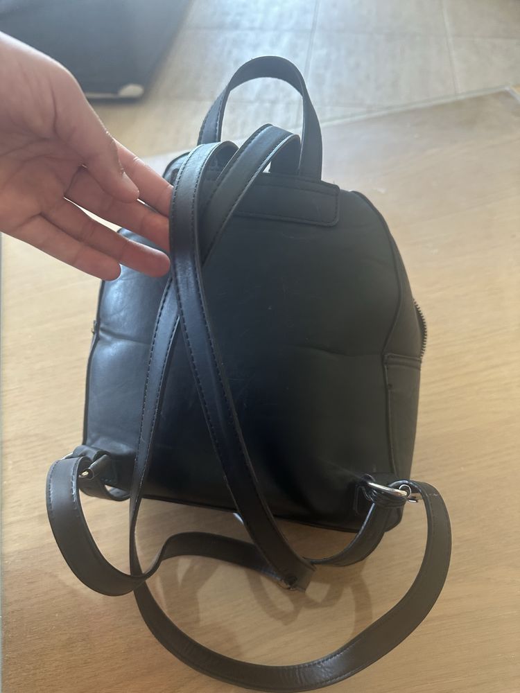 Mochila preta da MO