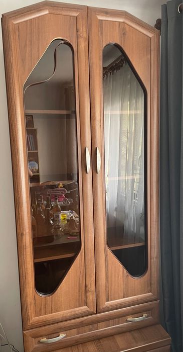 Barek z witryną szklaną