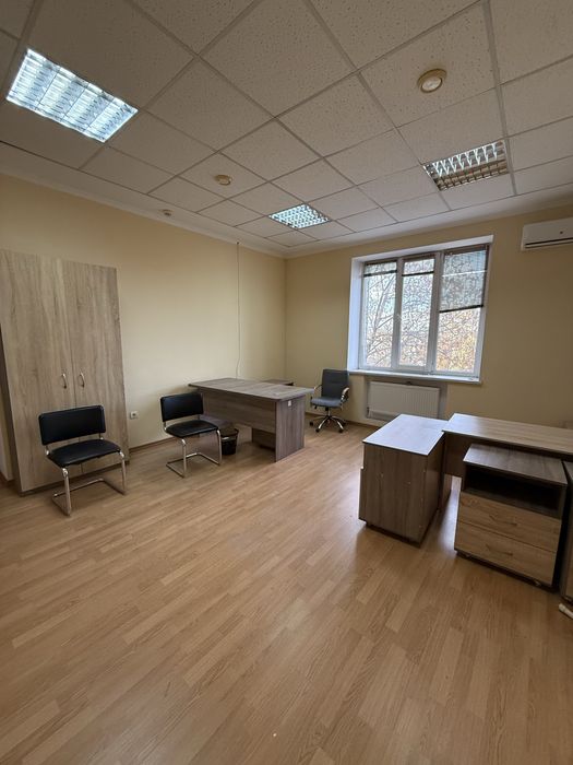 Здаю в оренду офіс в офісном центрі на Пушкінскій