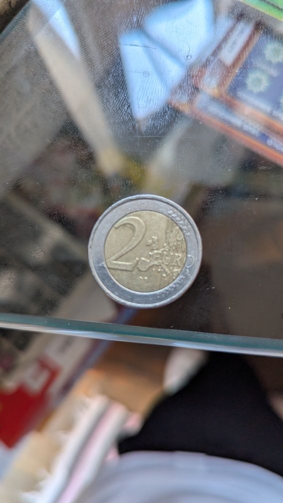 Moeda de 2 euros grega com "s" na estrela