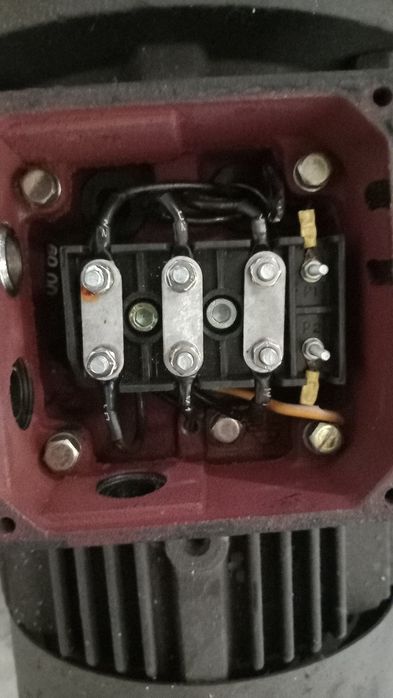 Bomba centrífuga acoplada a motor elétrico