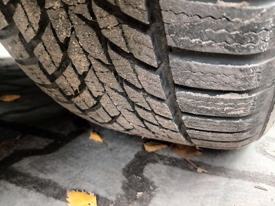 Продам резину r17 225/50 можно з дисками