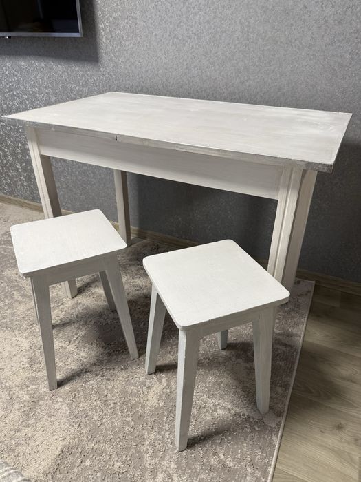 Стіл кухонний + 2 стільця