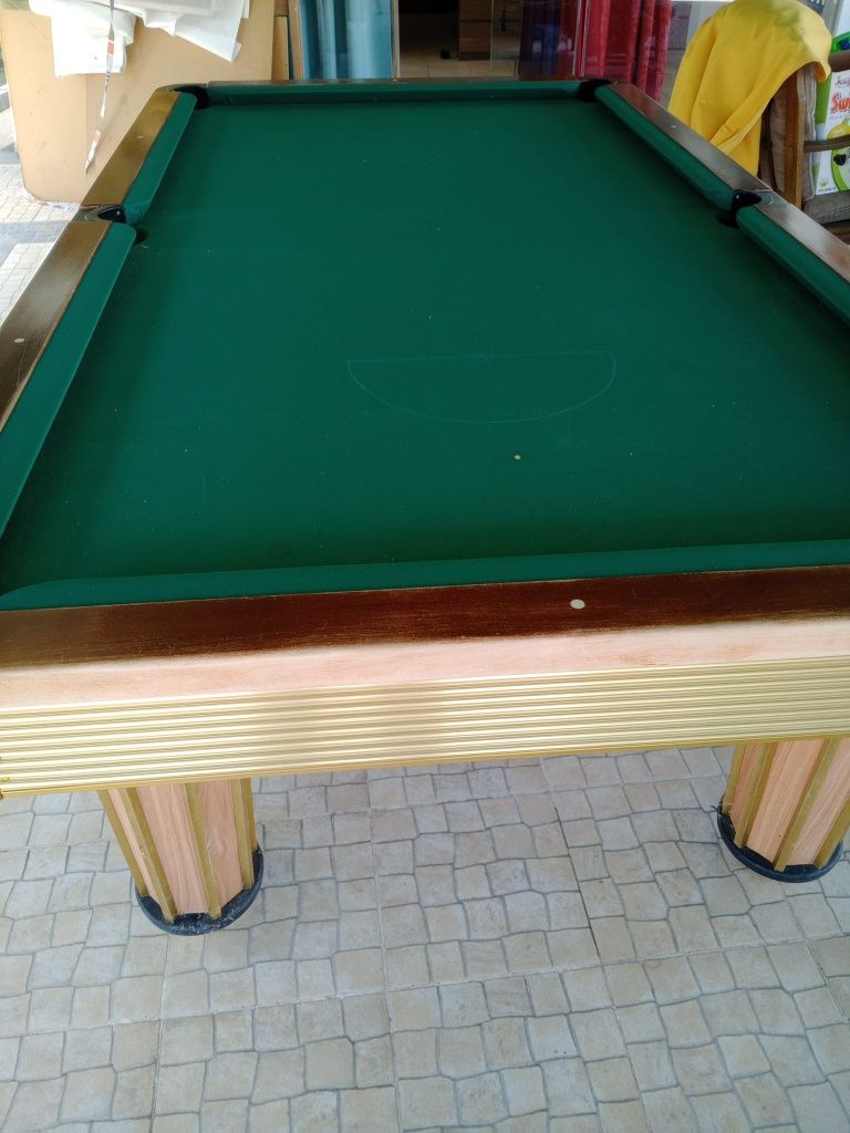 Mesa de snooker bem estimada