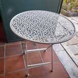 Mesa de jardim em metal