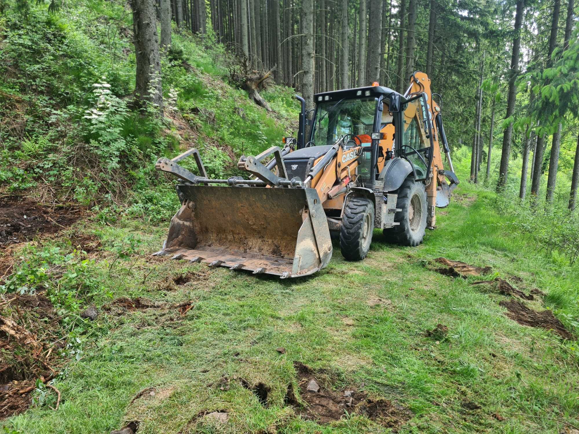 Roboty ziemne/Koparko-ładowarka/Minikoparka 2,5t/Walec wibracyjny 1,5t