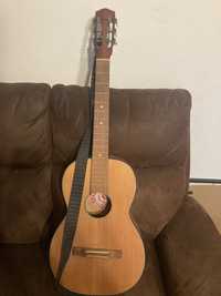 Zabytkowa gitara hopf