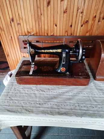 Раритет -швейная машинка родом из СССР