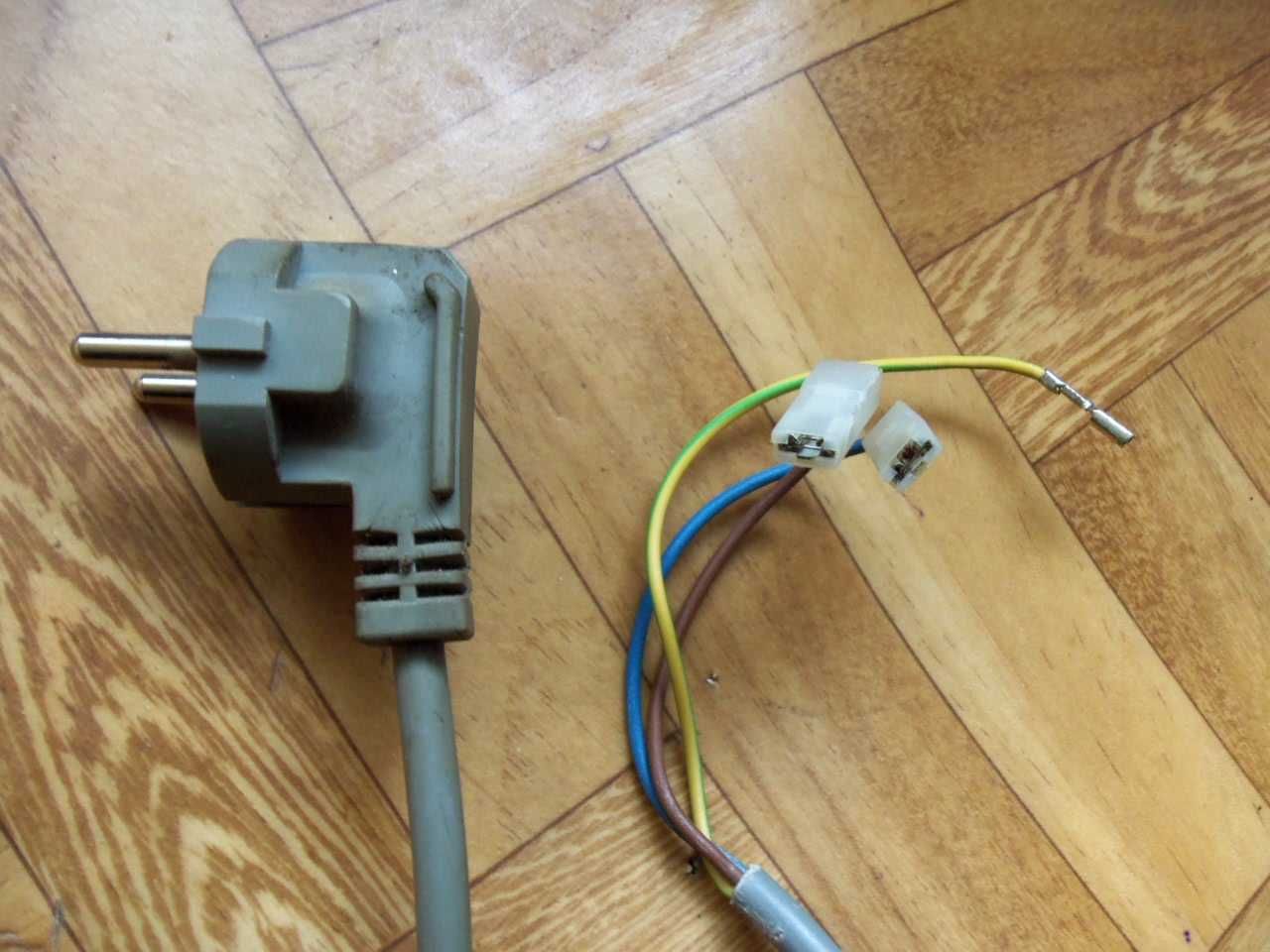 Przewód zasilający z pralki Electrolux EWT 1012