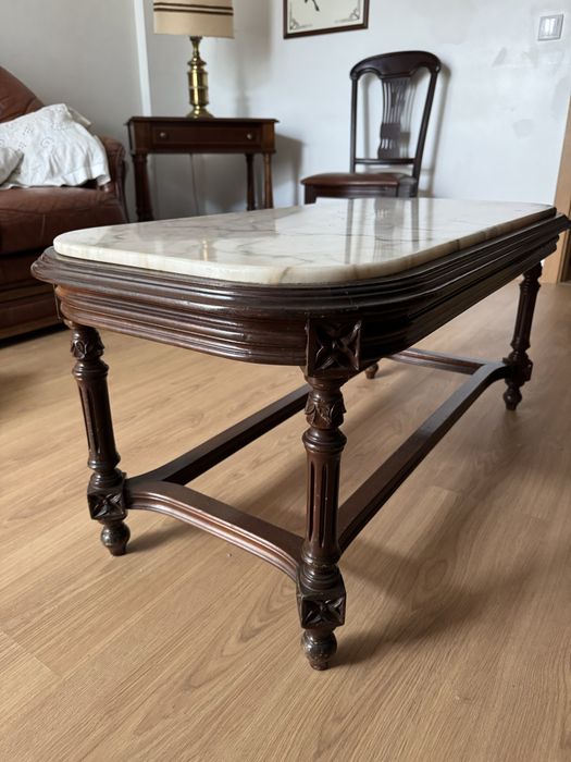 Mesa de centro de madeira e marmore