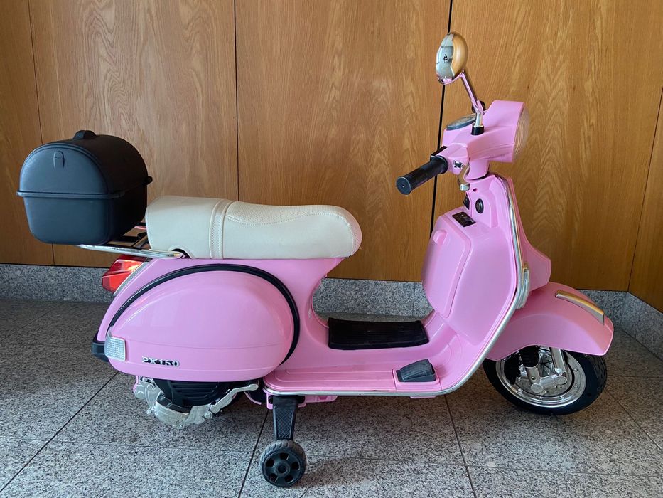 Mota crianca vespa