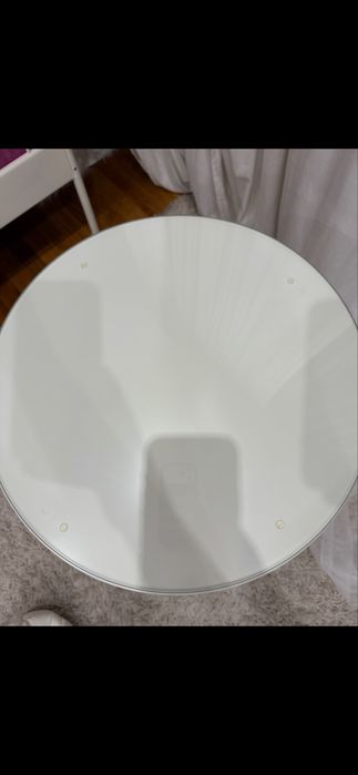 Stolik okragly bialy