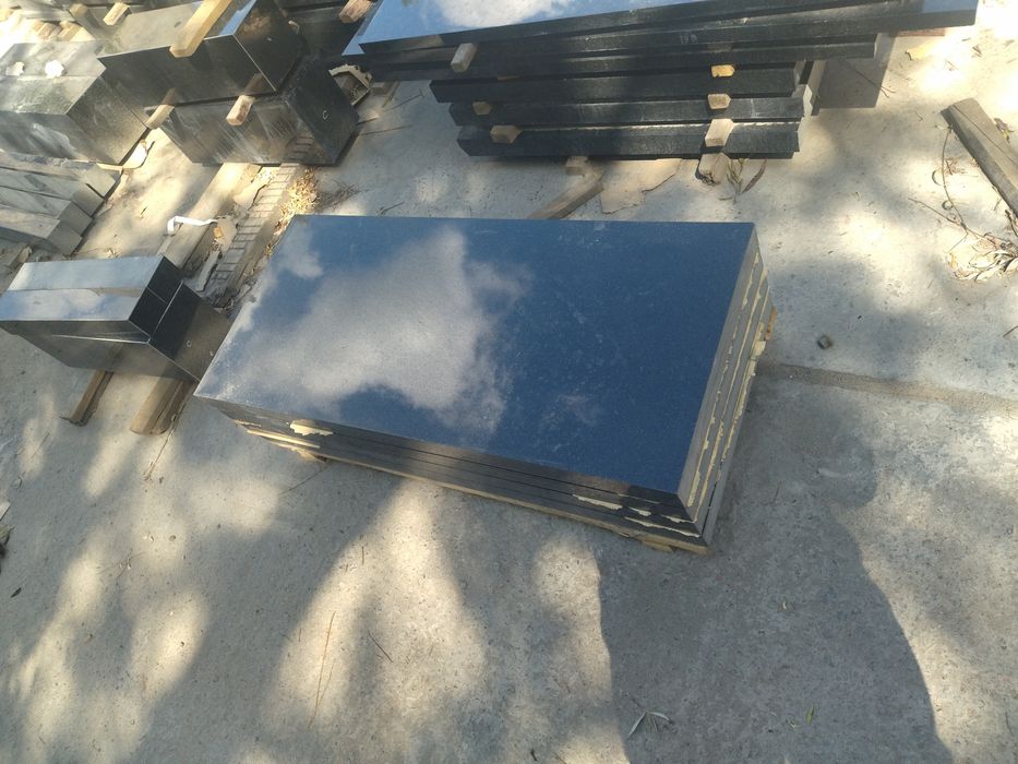 Деталі пам'ятників з габро