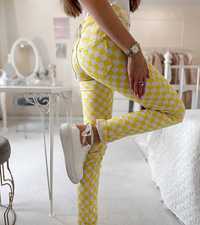 Żółte spodnie w kratkę skinny