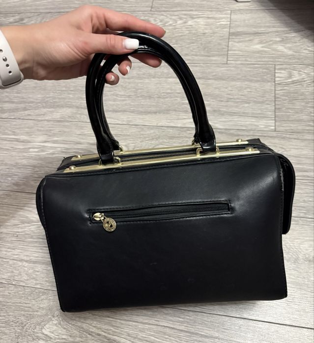 Сумка жіноча чорна з ручками